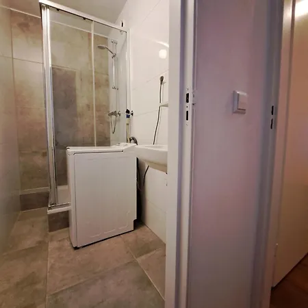 Apartments, 20 Minutes From Amsterdam, Full Service Objectcode Um46 *